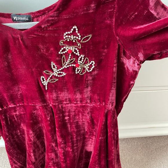 ♥️final mark down ♥️Velvet embroided high low top - Picture 11 of 13